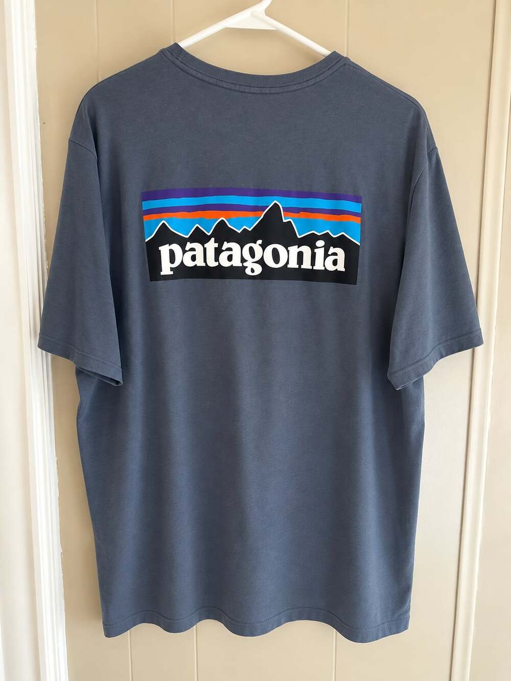 Patagonia Men's P-6 Logo Responsibili-Tee Gray T-Shirt XL